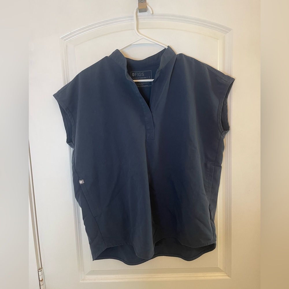 FIGS Scrub top